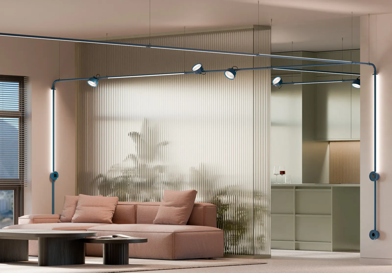 Woonkamer met Genuit-buis langs wand en plafond en spots op de buis